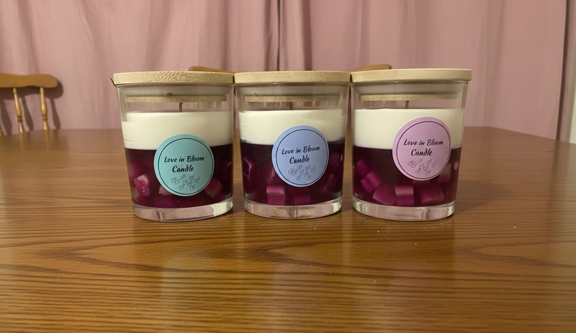 1x 320ml "Love in Bloom" Two-Tone Heart Embed Candle – Handcrafted Gel & Soy Wax Floral Candle with Bamboo Lid