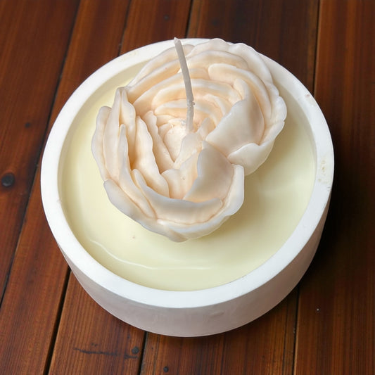 Elegant white rose flower candle in round ceramic bowl, handcrafted soy wax candle, minimalist home décor and thoughtful gift idea.
