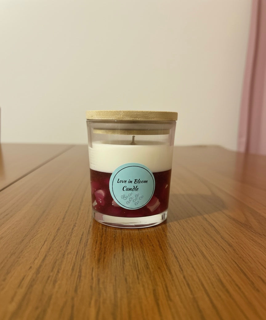 1x 320ml "Love in Bloom" Two-Tone Heart Embed Candle – Handcrafted Gel & Soy Wax Floral Candle with Bamboo Lid