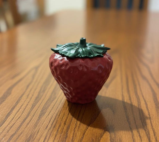 1x Strawberry Candle - Scented candle with strawberry shaped casting bowl